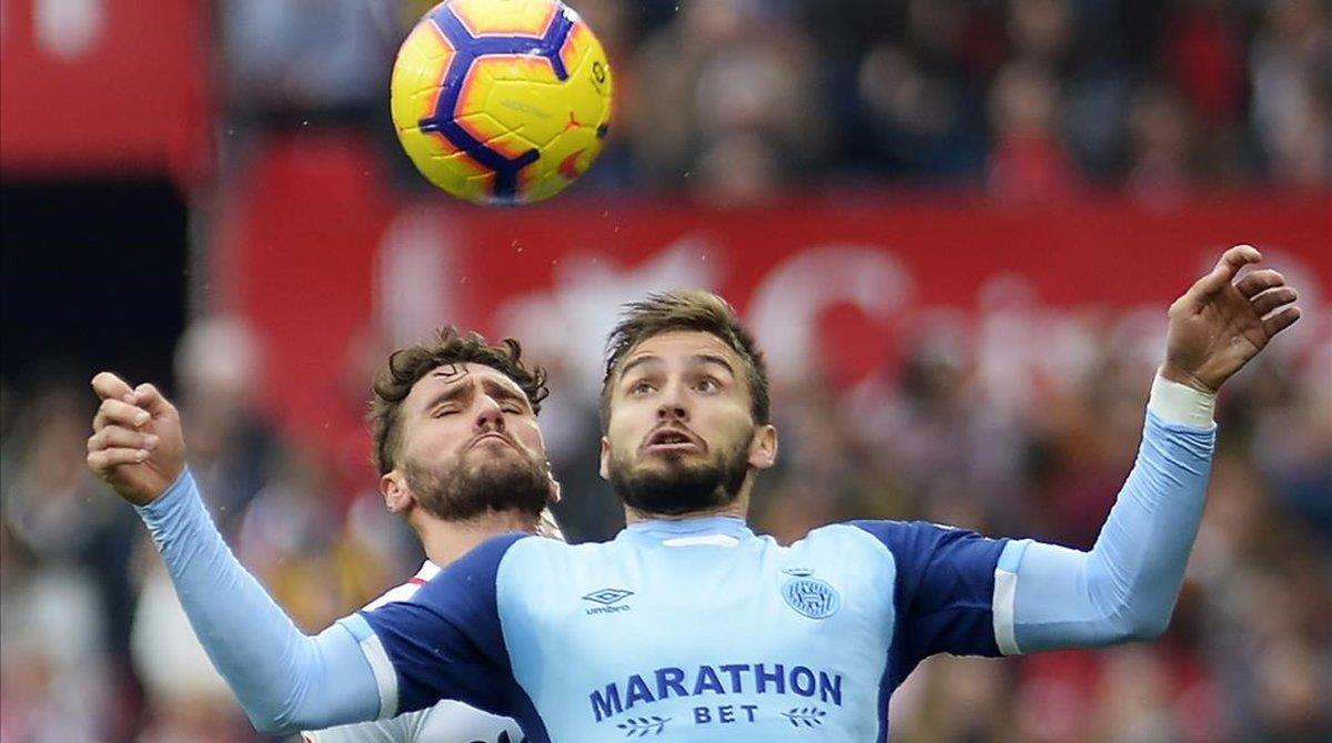 rpaniagua46277667 girona s spanish midfielder cristian portugues challenges se181216125449 rpaniagua46277667 girona s spanish midfielder cristian portugues challenges se181216125449