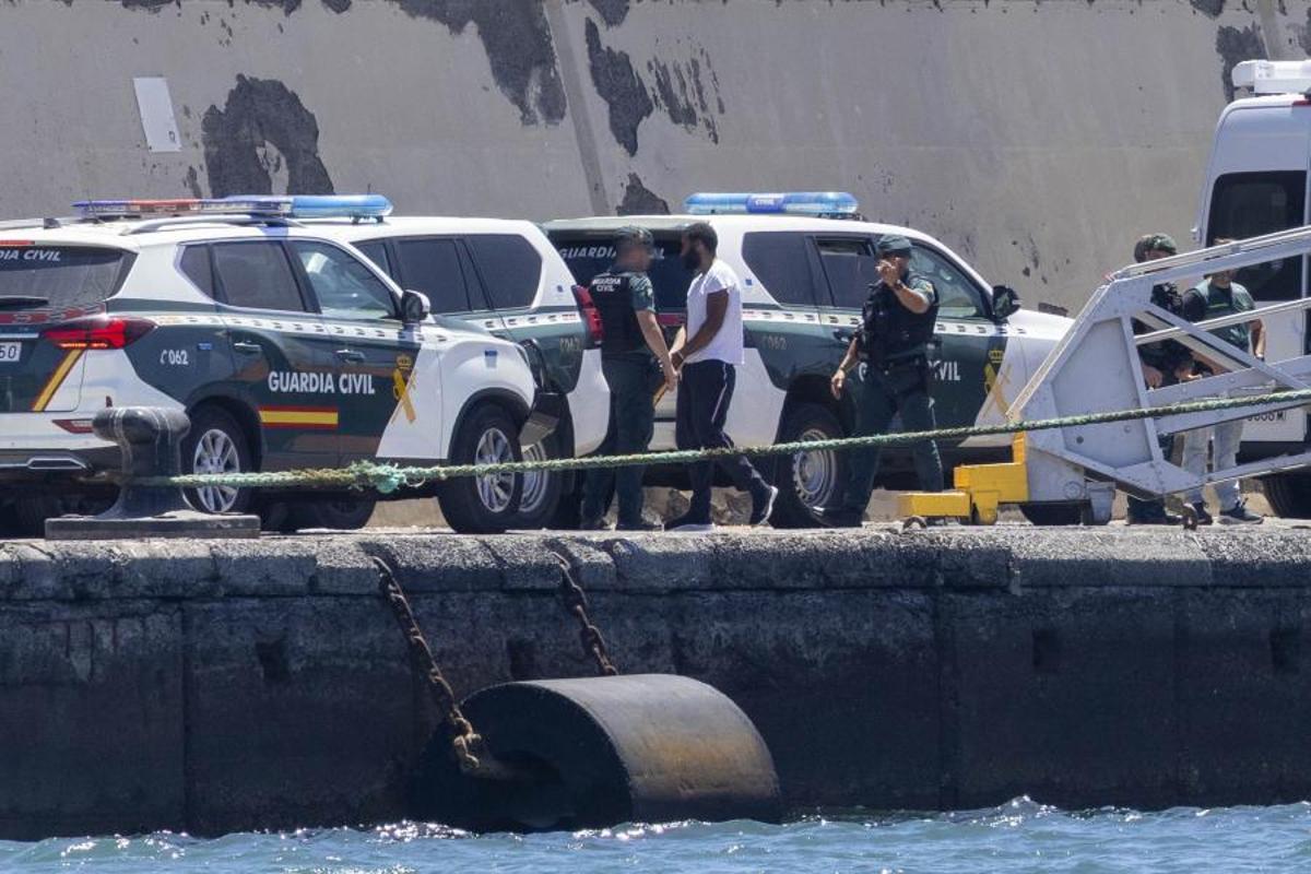 Un remolcador interceptado con droga en aguas de Canarias, atracado en el puerto de Santa Cruz de Tenerife Un remolcador interceptado con droga en aguas de Canarias, atracado en el puerto de Santa Cruz de Tenerife