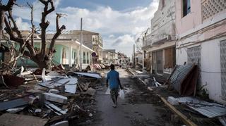 Las islas Saint Martin y San Bartolomé, devastadas por el 'Irma', esperan a 'José'