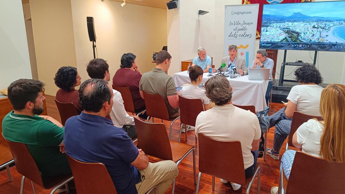 Un momento de la presentación con el alcalde, el concejal de Urbanismo y el jefe de Urbanismo