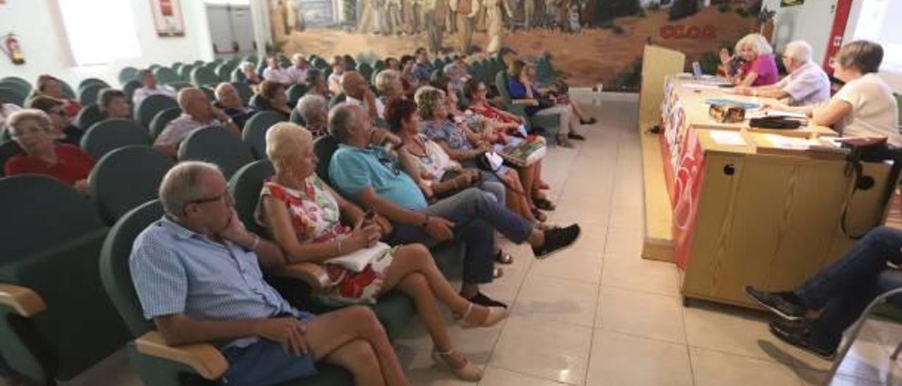 Un momento de la charla que tuvo lugar en Sagunt.