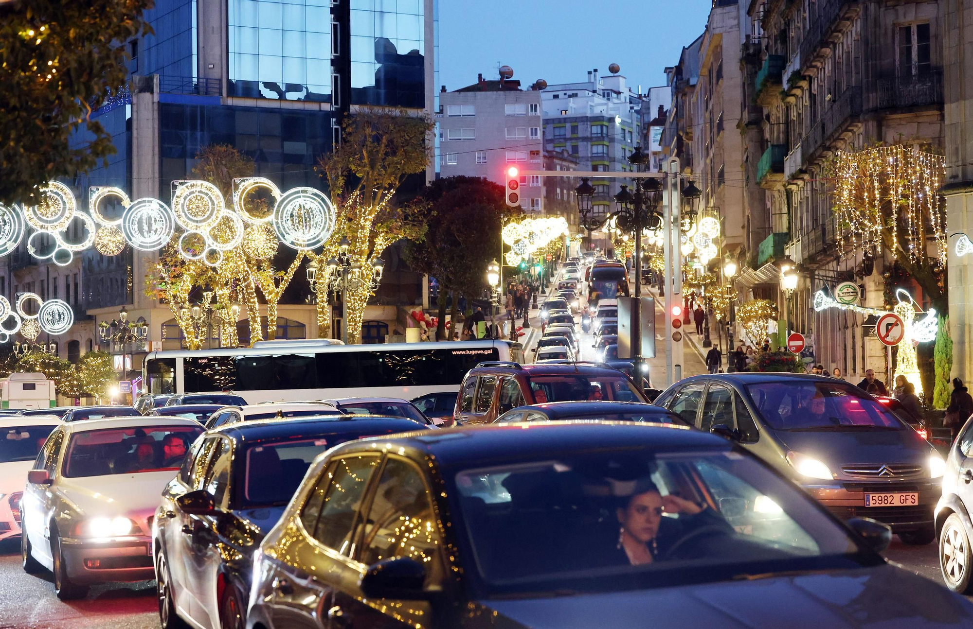 Las luces de Navidad atraen a miles de visitantes a Vigo