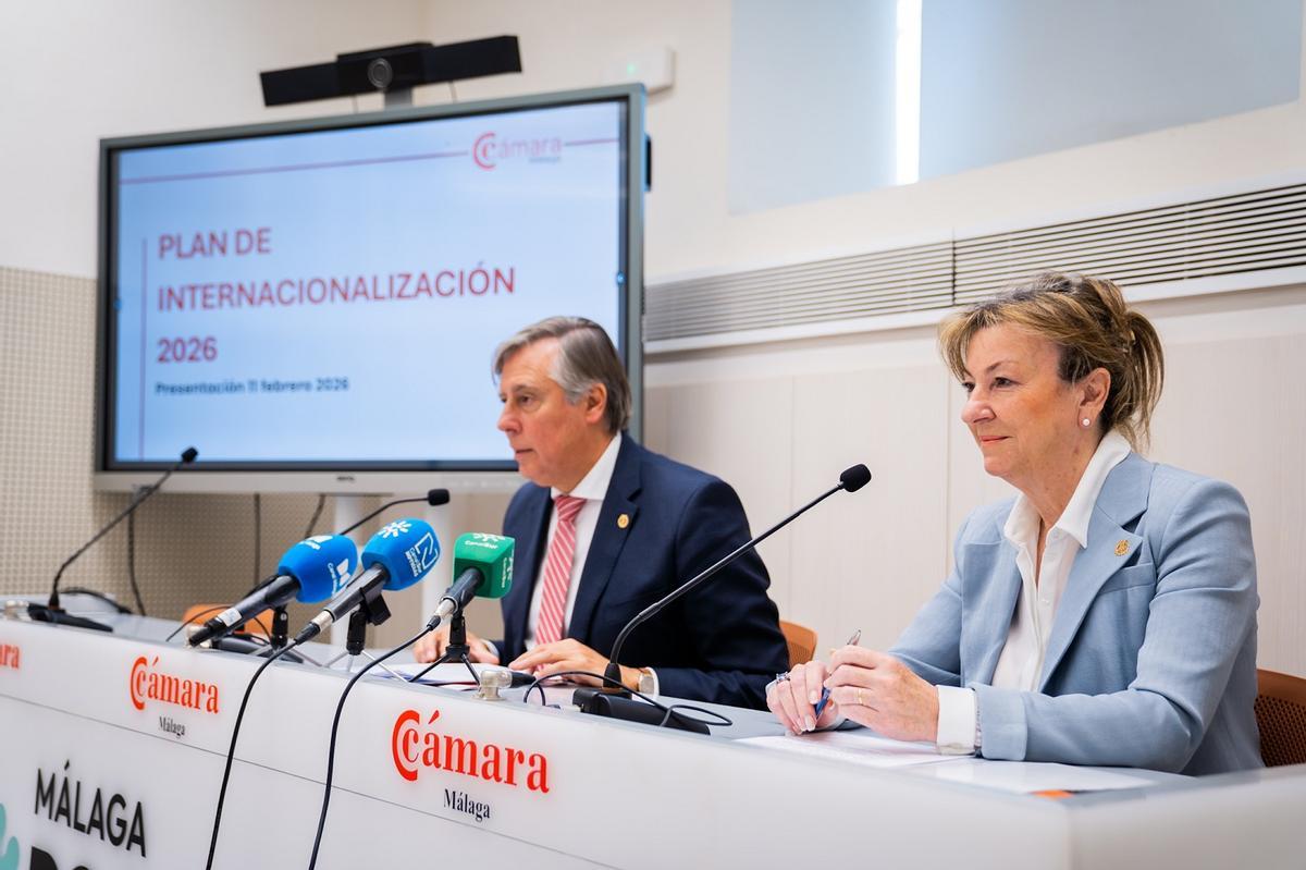 El presidente de la Cámara de Comercio de Málaga, José Carlos Escribano, y la presidenta de la comisión de Internacionalización, Mari Paz Hurtado.