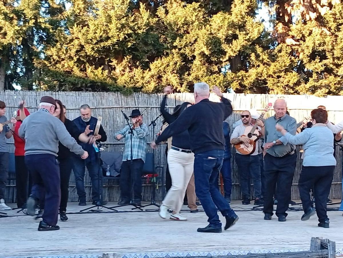 Un momento de una jornada de actividades en la peña huertana La Seda
