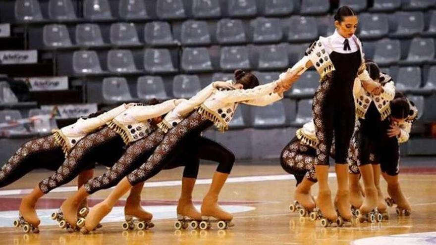 Las patinadoras del CPA Gondomar representan &quot;Alma torera&quot;, la coreografía que llevan a China. // CPA Gondomar