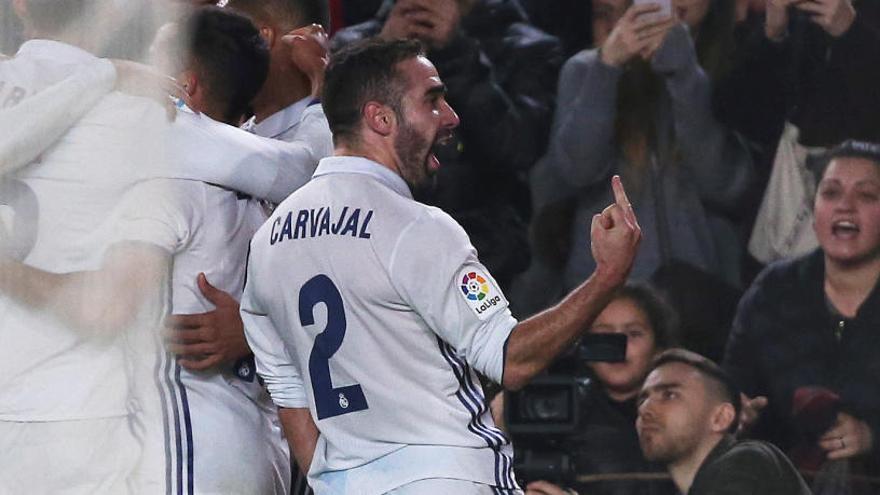 La &#039;peineta&#039; de Carvajal a la grada del Camp Nou.