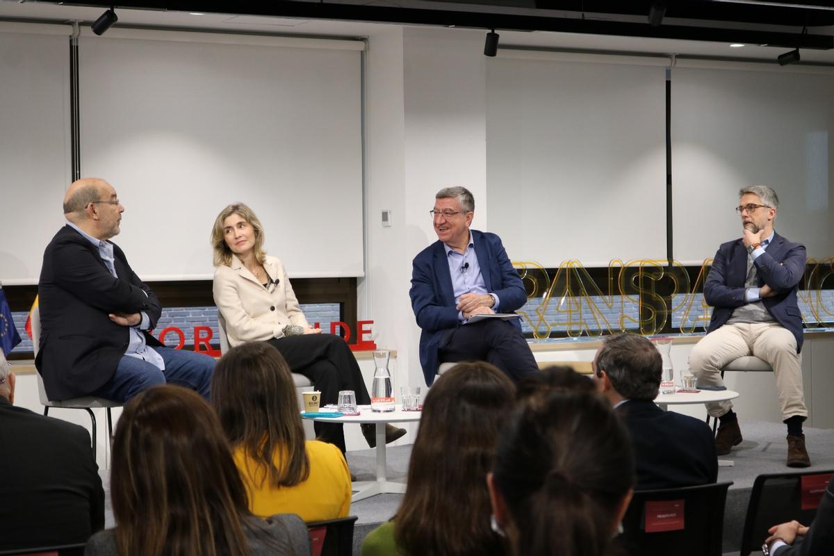 Ángel Expósito, director y presentador de 'La Linterna'; Ainhoa Moll, directora editorial de Prensa Ibérica; Antonio San José, 'partner' de Kreab España, y Carlos Franganillo, director de Informativos Telecinco.