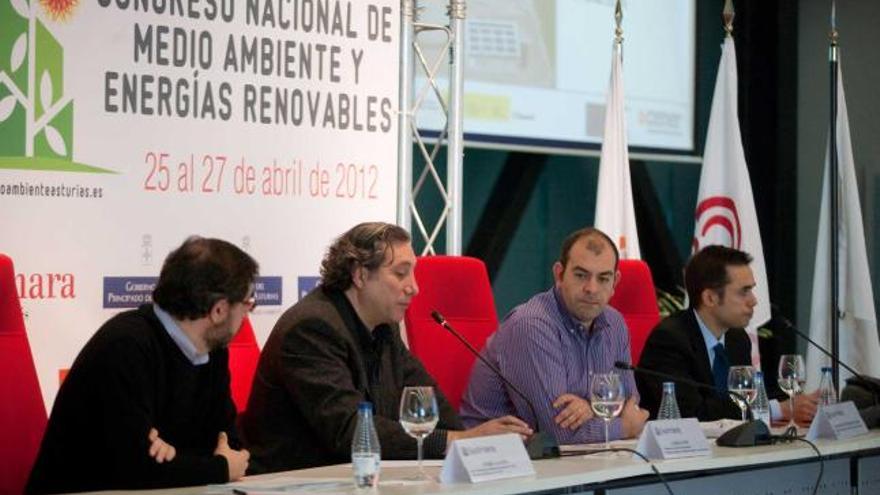Andrés Alonso, Javier Antón, Luis Ramón Fernández Huerga y David Rivas, ayer, en la mesa redonda.