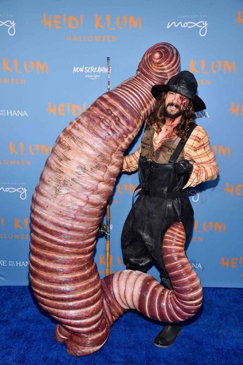 Heidi Klum, disfrazada de gusano junto a Tom Kaulitz, de pescador