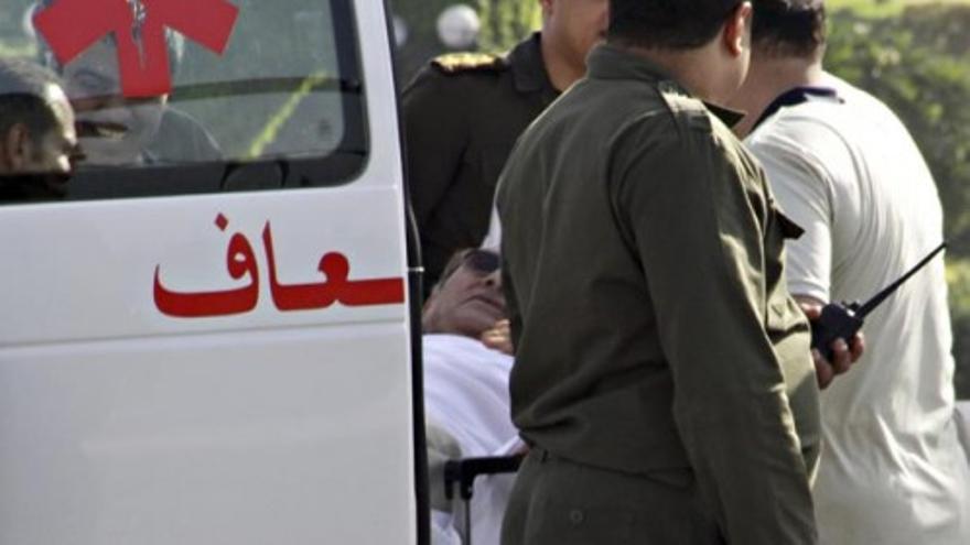 Mubarak abandona la prisión de Tora