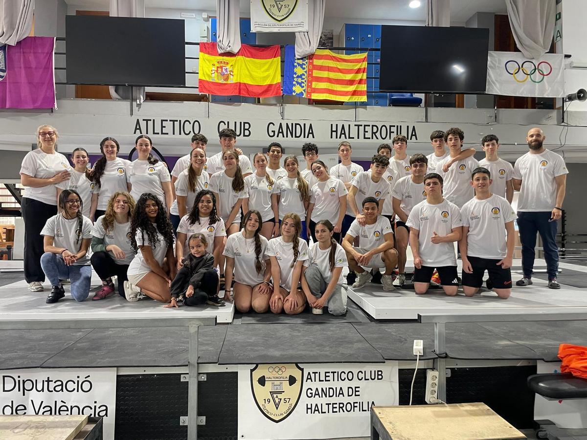 Los seleccionados y los técnicos que se han concentrado en Gandia