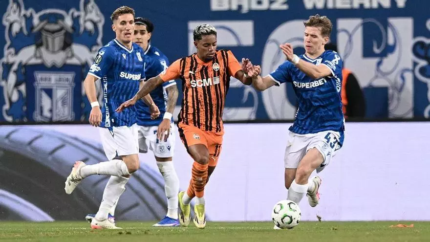 Resumen, goles y highlights del Lech Poznań 1-3 Shakhtar de la ida de los octavos de final de la Conference League