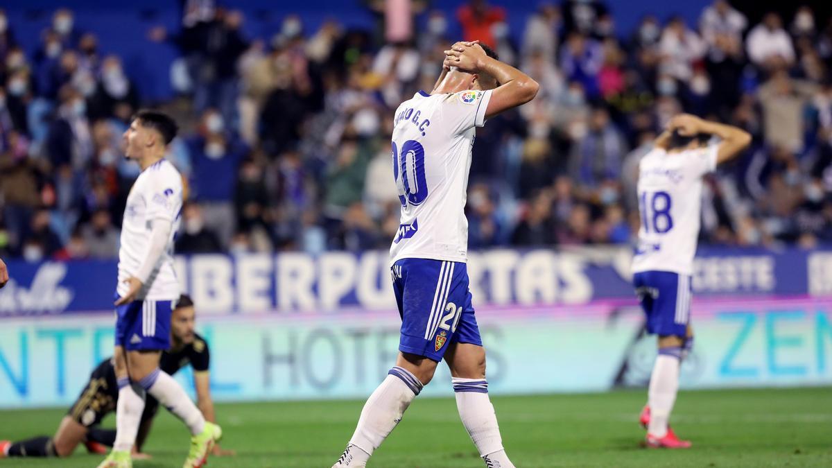 Borja Sainz, Álvaro y Fran Gámez se lamentan en el partido ante la Ponferradina.