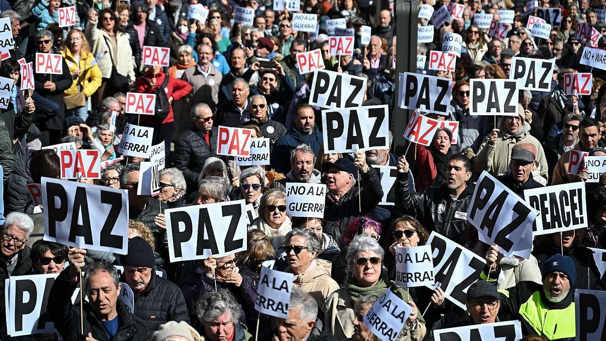 Más de 1.500 personas y 143 organizaciones secundaron el manifiesto de 'Parar la Guerra'