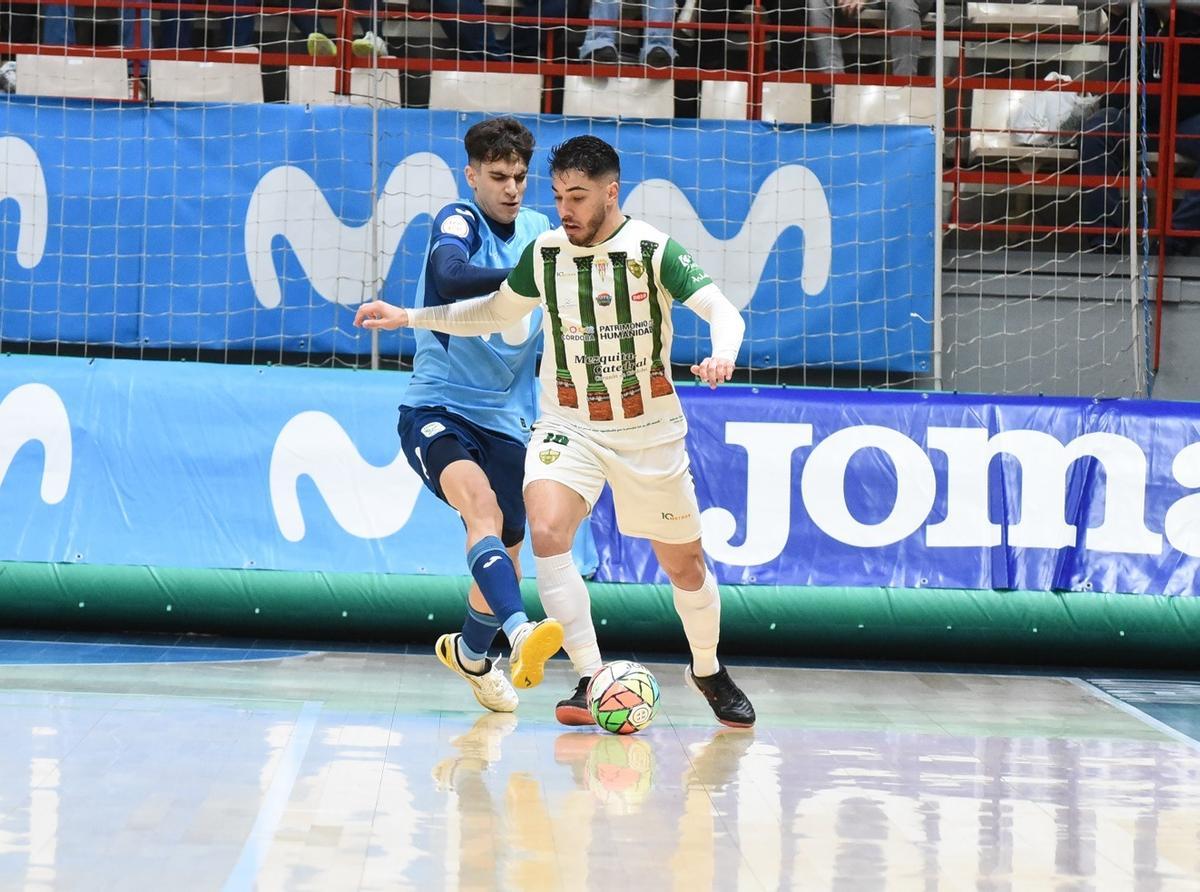 Lance del encuentro entre el Córdoba Futsal y el Movistar Inter en el Jorge Garbajosa.