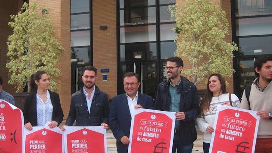 Heredia estuvo ayer en la Facultad de Educación.