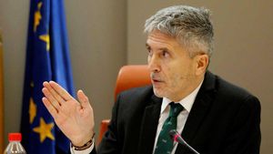 GRAF5889. MADRID, 02/01/2020.- El ministro de Interior en funciones, Fernando Grande-Marlaska, da una rueda de prensa para presentar el balance de accidentalidad vial de 2019, en Madrid, este jueves. El año 2019 ha concluido con 1.098 fallecidos en accidentes de tráfico en las carreteras, noventa menos que en 2018 (-7,6%), lo que supone la cifra más baja de la historia. EFE/Paco Campos