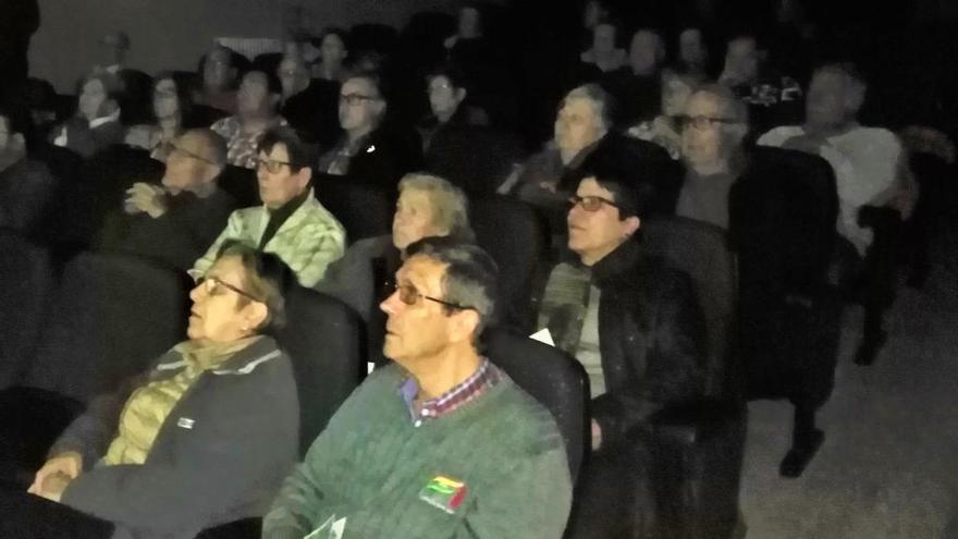 El públic assistent a l&#039;acte al centre cívic de Palau.