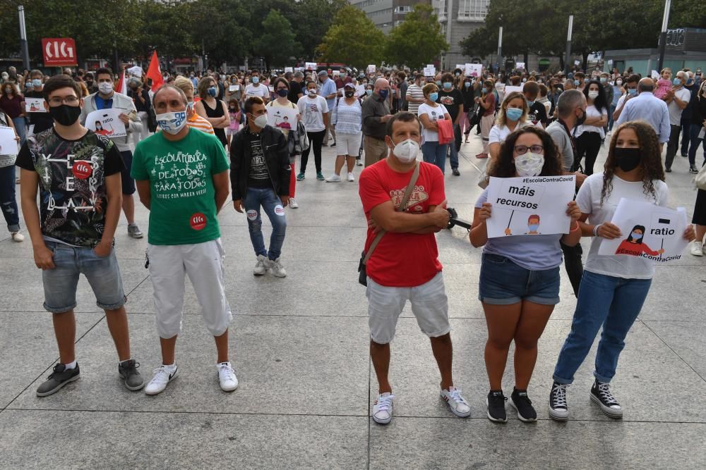 Manifestación educación en la plaza de Pontevedra