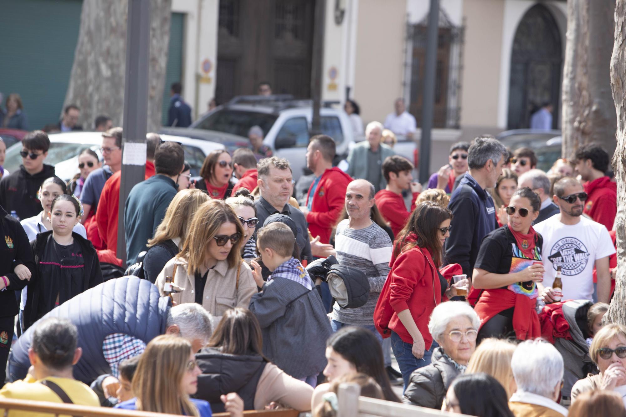 La mascletà de Caballer "retumba" en el Jardí de la Pau de Xàtiva