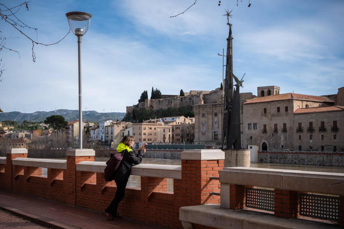 El monumento franquista de la Batalla del Ebro cumple 60 años a la espera de la sentencia judicial para ser retirado: "No habrá un segundo referéndum" . Fotografías de la ciudad de Tortosa, el día 16 de febrero de 2026.