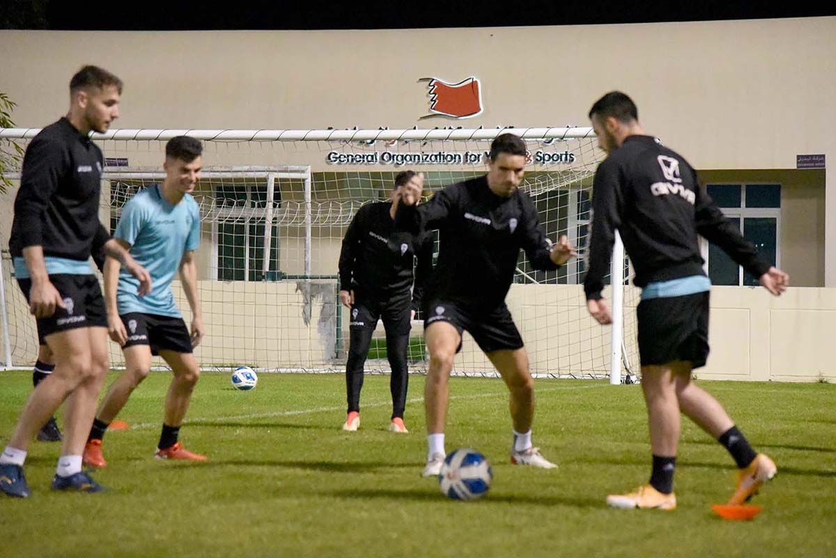 Primer día del Córdoba CF en Baréin