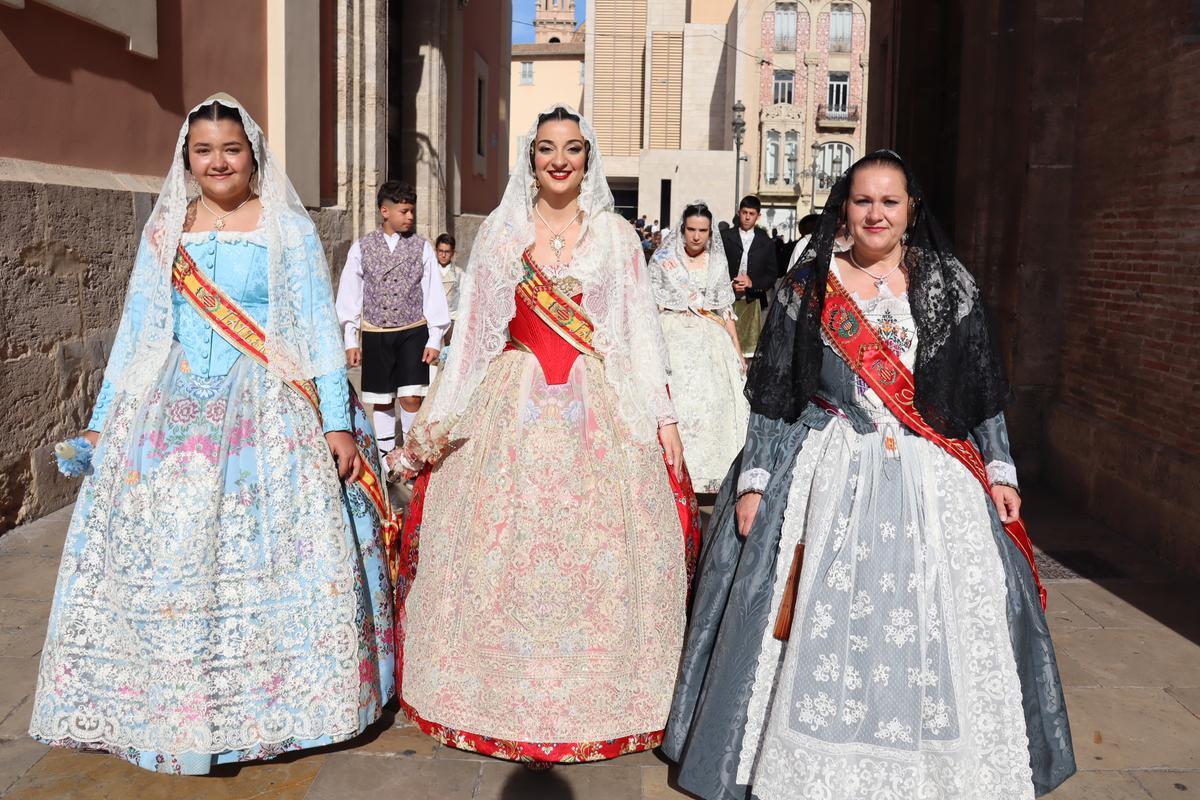 Beatriz, en el centro, en la Procesión de la Virgen