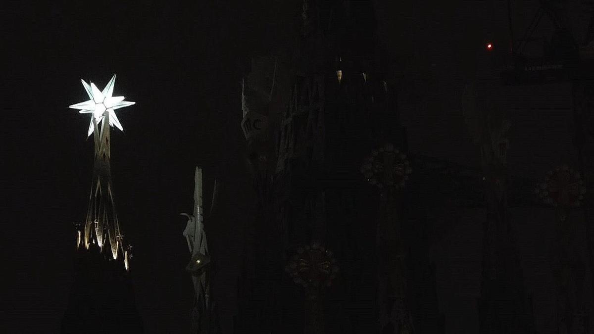 La Sagrada Familia apaga sus luces y se suma a la Hora del Planeta