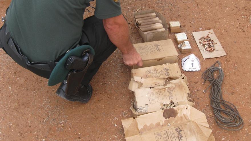 Un vecino encuentra 10 kilos de dinamita en su garaje de Caudete de las Fuentes