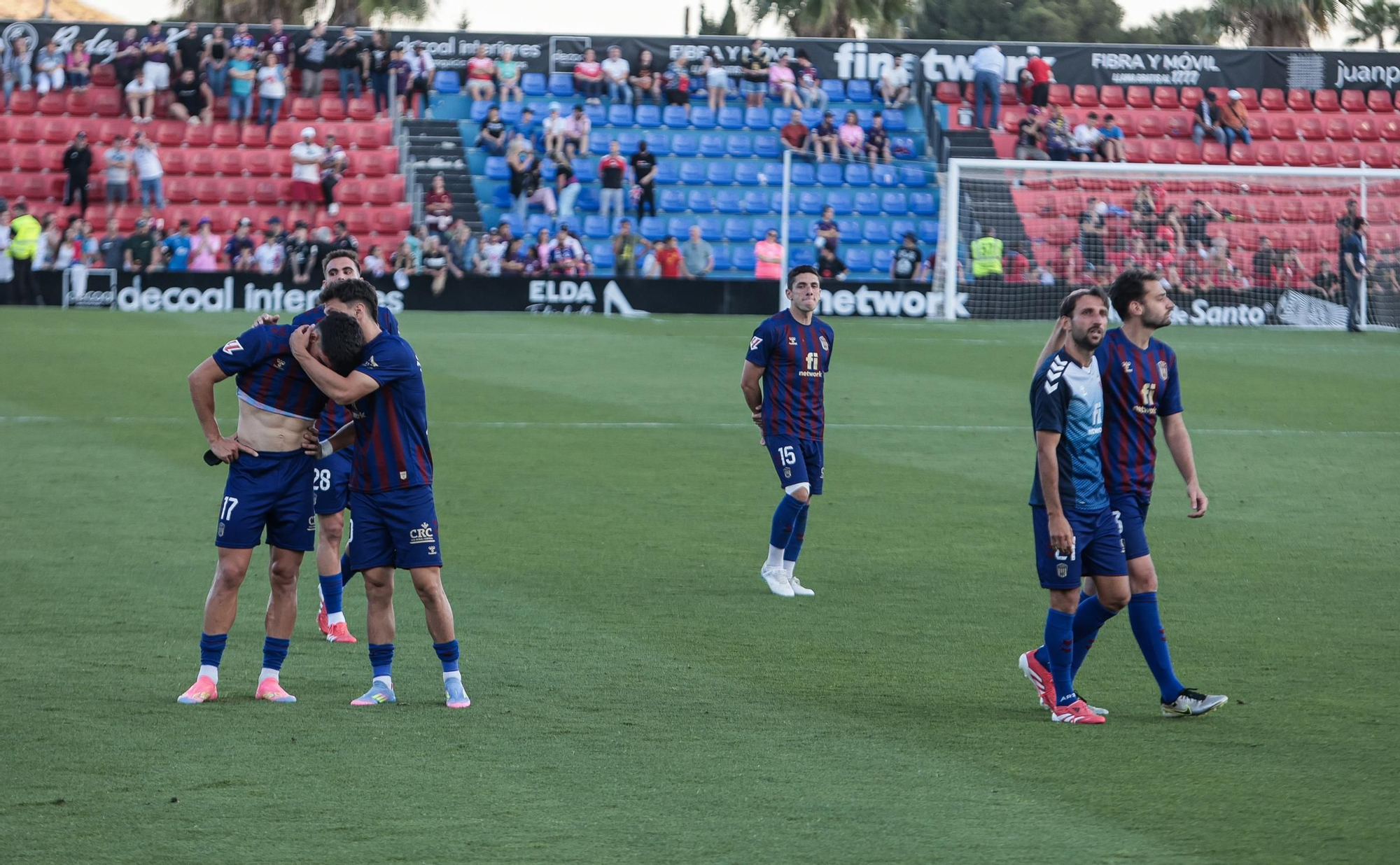 El Eldense desciende a Primera Federación tras el empate contra el Racing