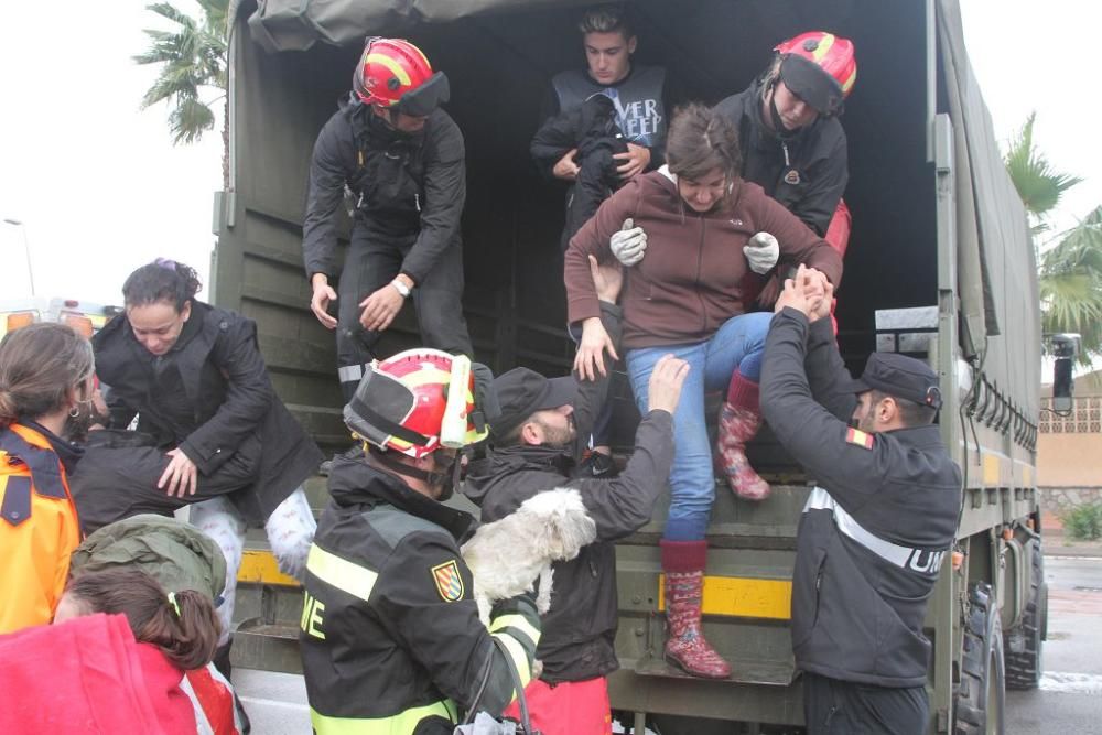 La UME monta su base en Los Alcázares para ayudar