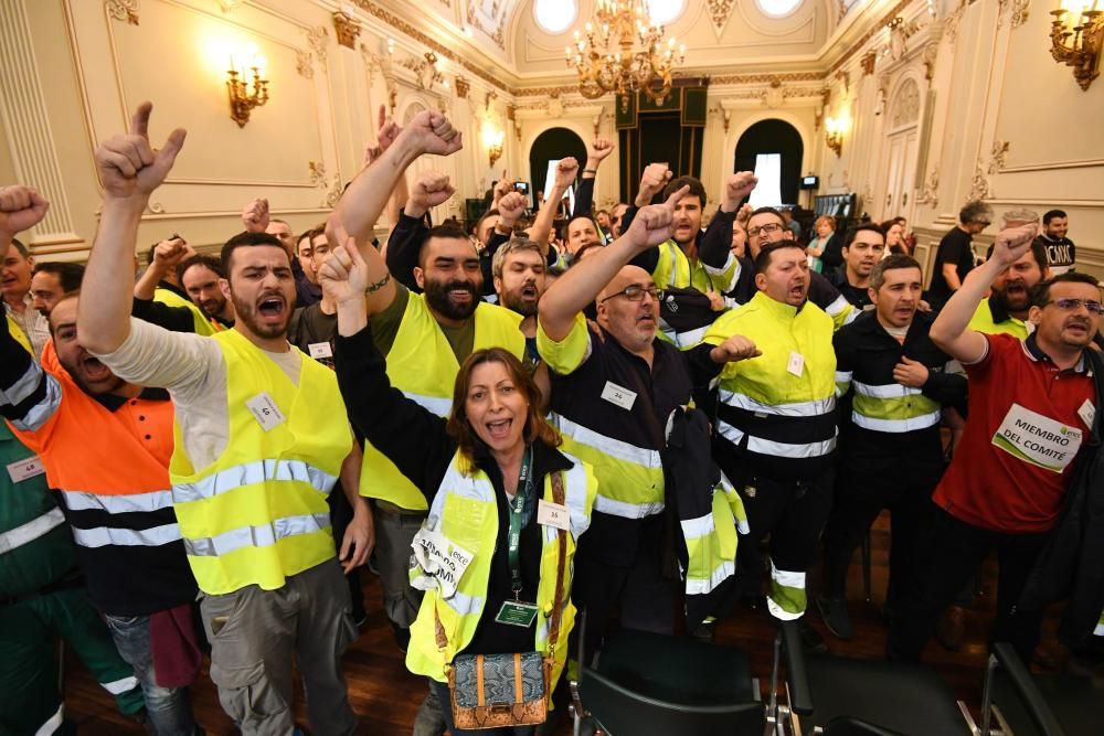 Prórroga de Ence | Los trabajadores de la pastera llevan sus protestas a la Diputación