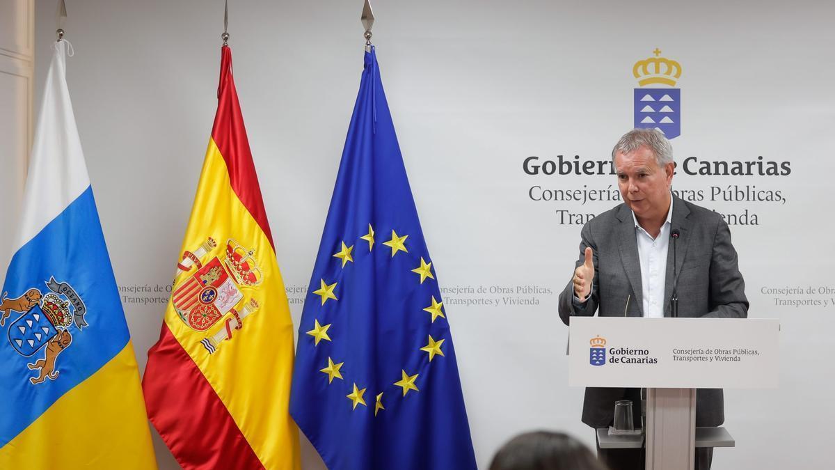 El consejero de Obras Públicas, Transportes y Vivienda del Gobierno de Canarias, Sebastián Franquis.