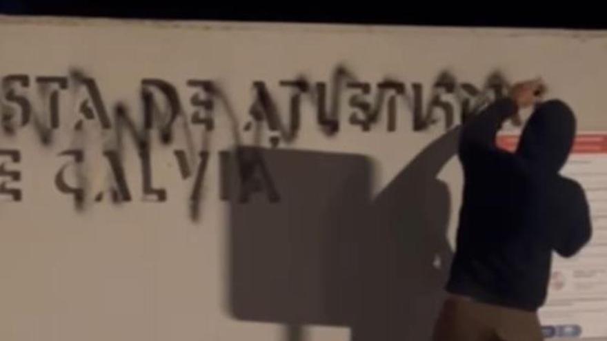 Calvià insta a la Fiscalía a perseguir a los autores de pintadas contra la discriminación del catalán