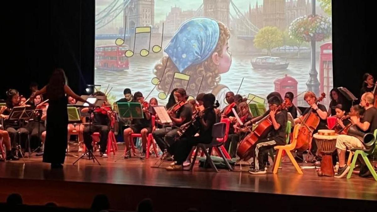 la orquesta de Son das Flores, durante una actuación reciente en Vigo.