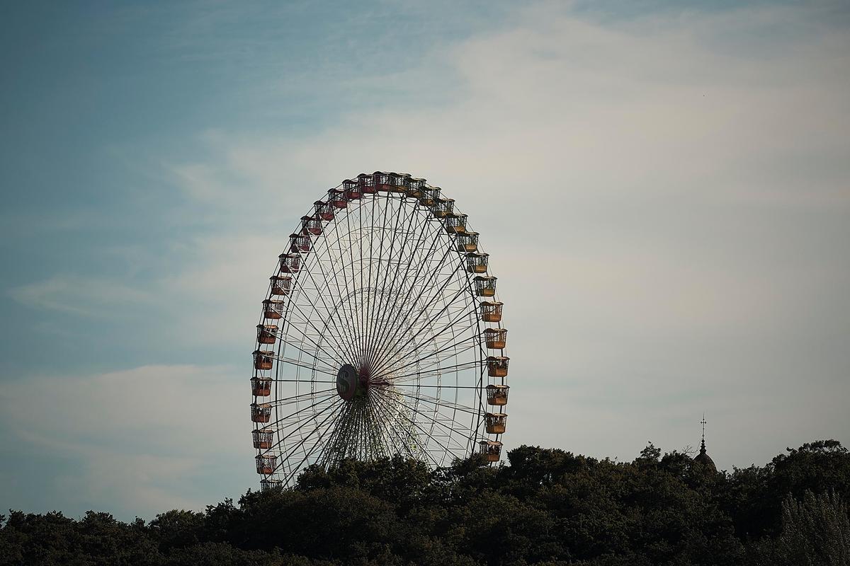 Imagen de la noria que se instala en la Alameda de Santiago