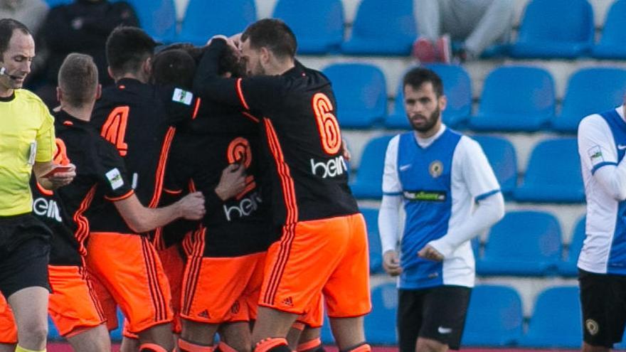 El Mestalla celebra un gol en el Rico Pérez