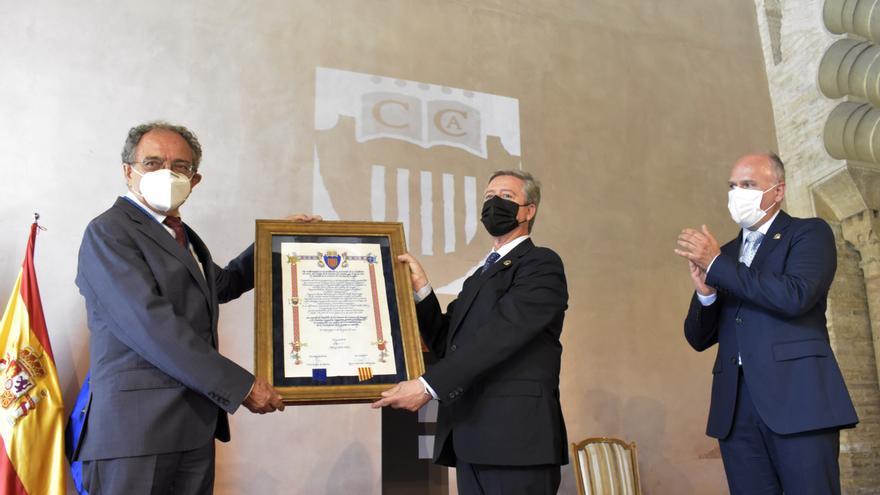 Antonio Laguarta recibe en La Aljafería la Medalla de la Cámara de Cuentas de Aragón