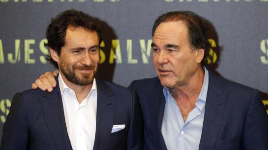 Oliver Stone con Demian Bichir.