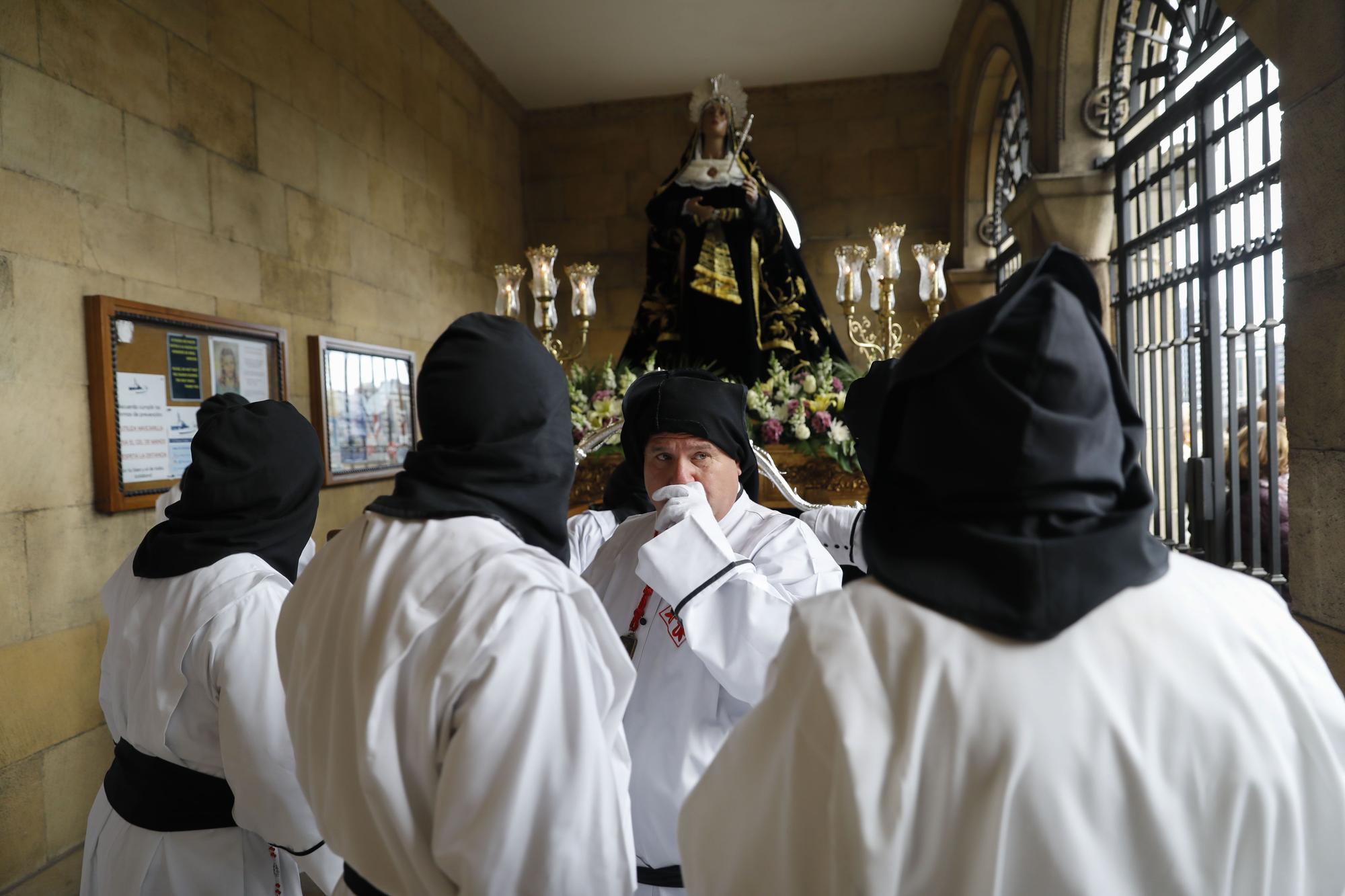 En imágenes: La procesión del Viernes Santo en Gijón