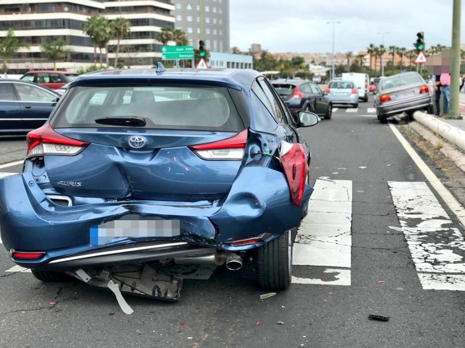 Aparatoso accidente en la Avenida Marítima (24/05/18)