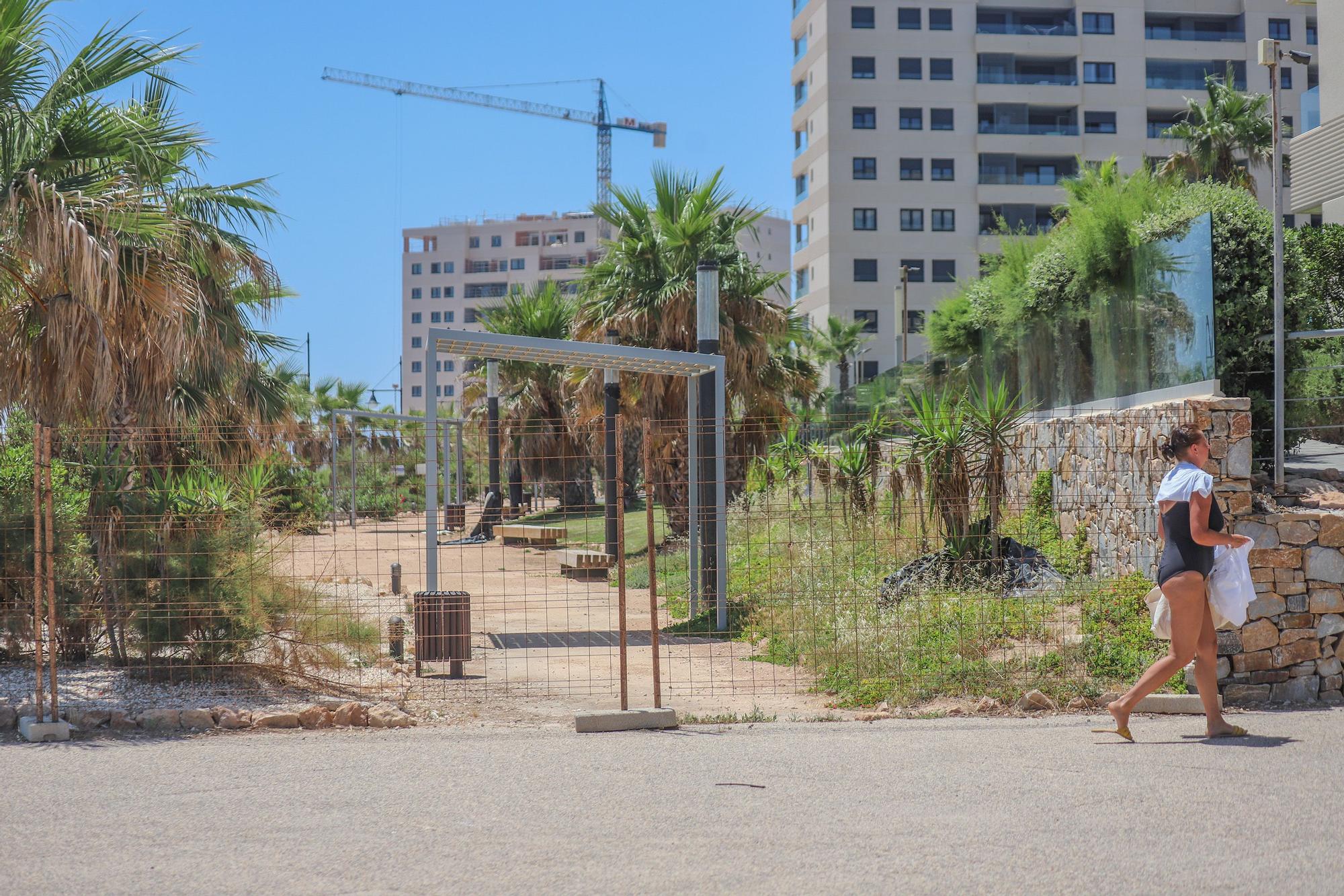 Nueve meses de espera para abrir un jardín público en Torrevieja