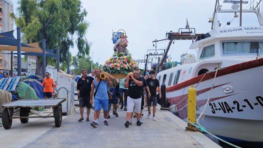 Bendición de los barcos en el puerto fluvial
