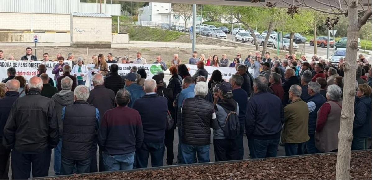 Concentración a las puertas del hospital de Ontinyent.