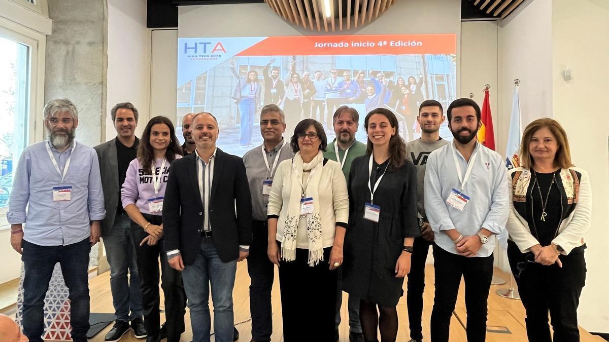 David Regades, con participantes en una de las ediciones de «High Tech Auto».