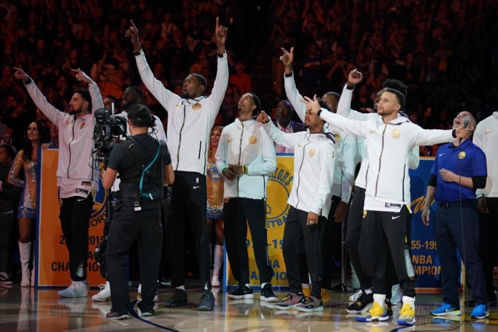 Los Warriors, entrega de los anillos de campeones