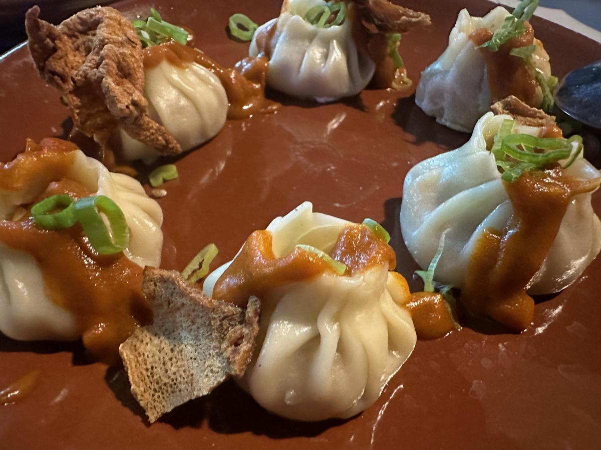 Pasta rellena de cochinillo asado.