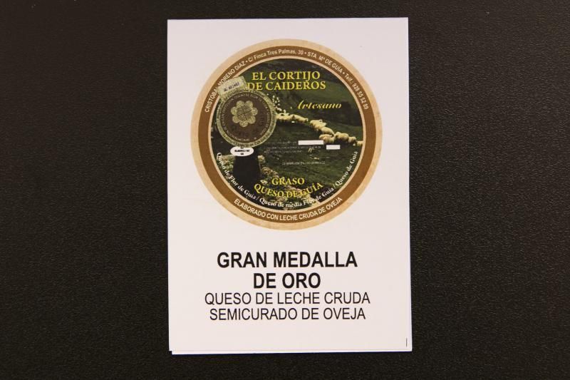 FUERTEVENTURA - Concurso Oficial Agrocanarias 2018 - EL CORTIJO DE CAIDEROS - GRAN MEDALLA DE ORO QUESO DE LECHE CRUDA SEMICURADO DE OVEJA - 15-05-18  | 15/05/2018 | Fotógrafo: Gabriel Fuselli