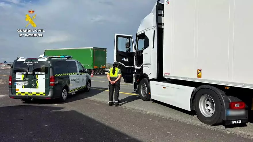 Así circulaba un camionero drogado antes de ser detenido en la A-7 (Alhama)