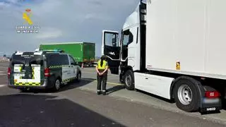 Así circulaba un camionero drogado antes de ser detenido en la A-7 (Alhama)